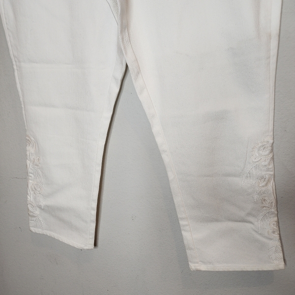 NWT Coldwater Creek Embroidered White Ankle Stretch Denim Jeans Size 20 - Picture 14 of 16